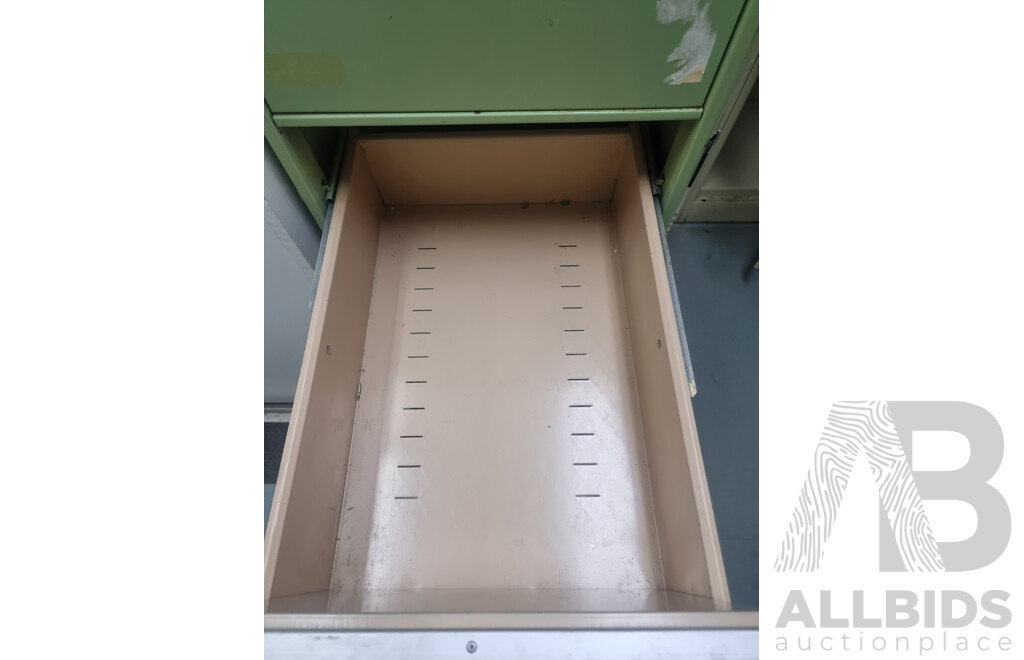 6 Lockers & Brown Built 4 Drawer Filing Cabinet ETC