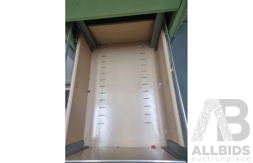 6 Lockers & Brown Built 4 Drawer Filing Cabinet ETC