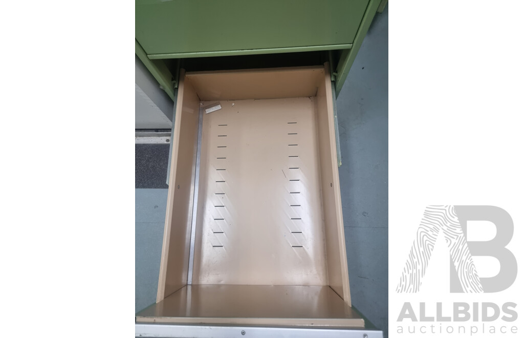 6 Lockers & Brown Built 4 Drawer Filing Cabinet ETC