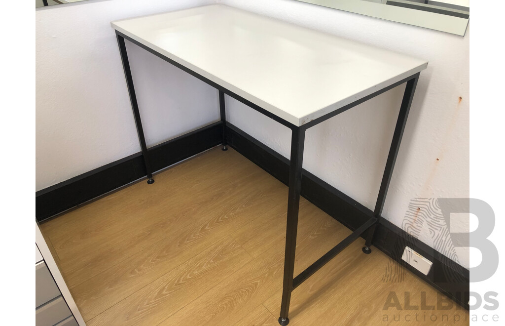 Laminate Table