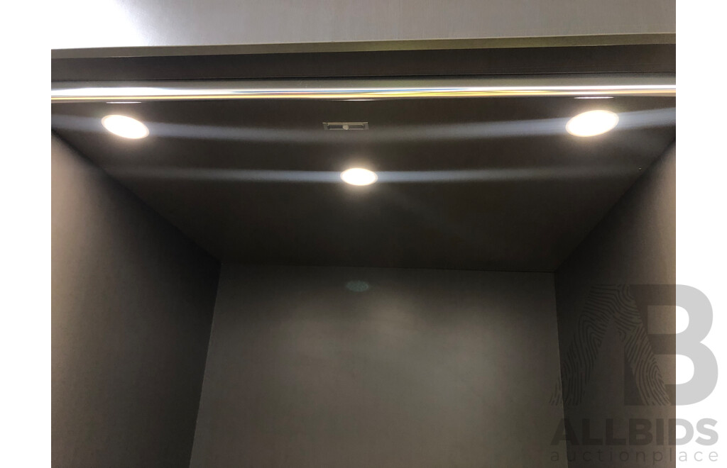 Spray Tan Booth with Extraction Fan