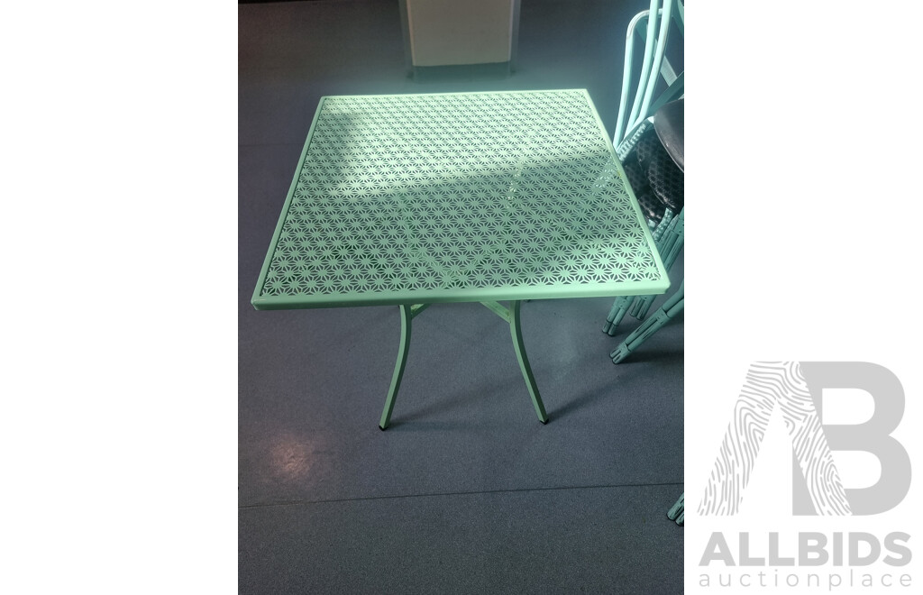 Cafe Tables & Chairs