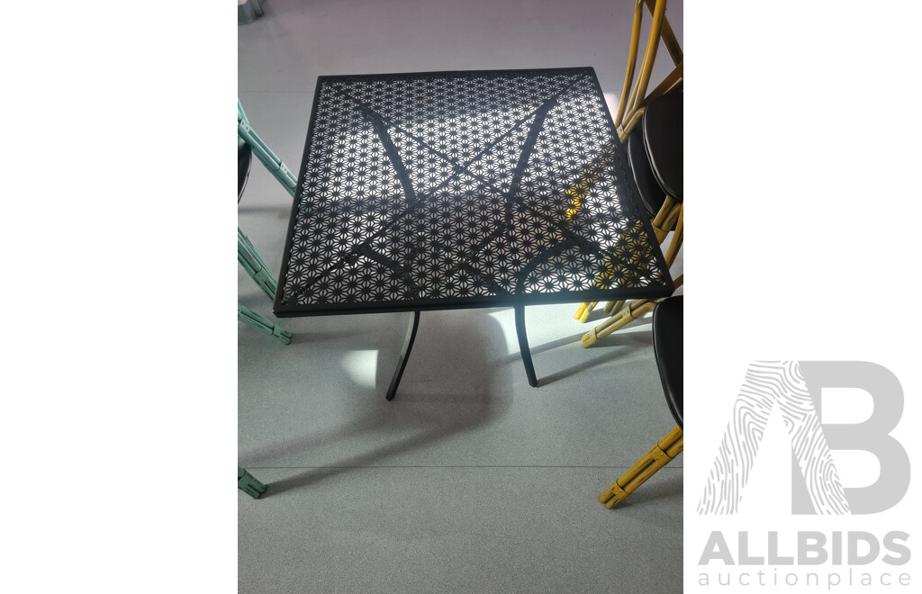 Cafe Tables & Chairs