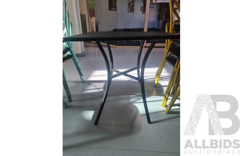 Cafe Tables & Chairs