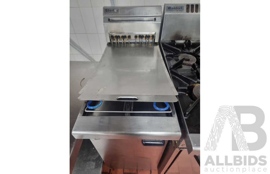 Sterlec by Moffat Commercial Electric Deep Fryer with Cover & Fryer Baskets