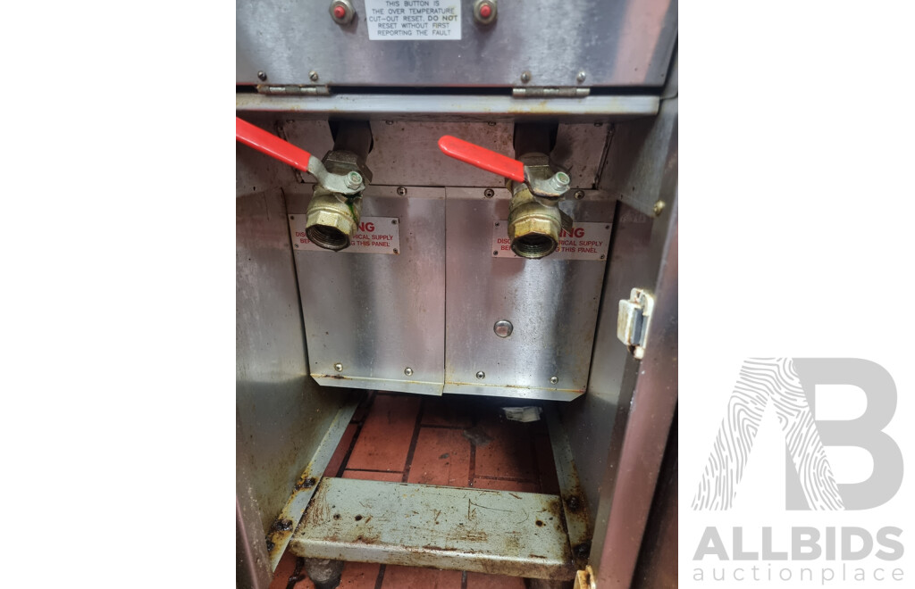 Sterlec by Moffat Commercial Electric Deep Fryer with Cover & Fryer Baskets
