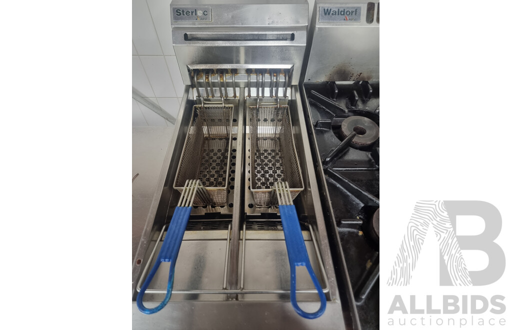Sterlec by Moffat Commercial Electric Deep Fryer with Cover & Fryer Baskets