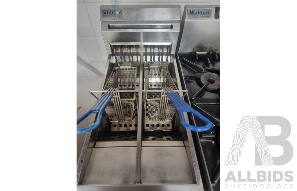 Sterlec by Moffat Commercial Electric Deep Fryer with Cover & Fryer Baskets