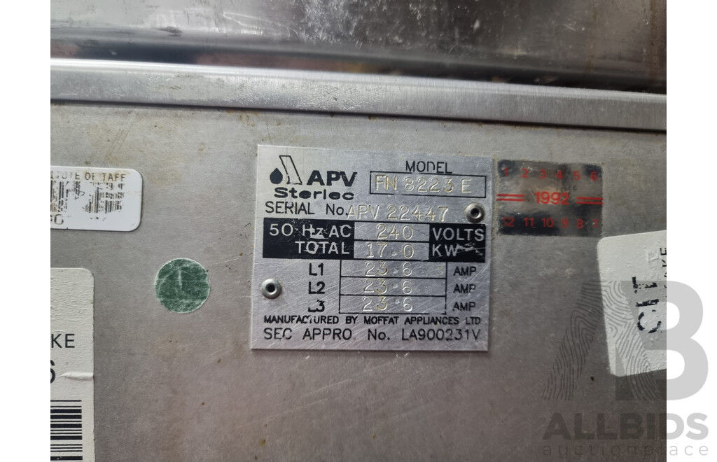 Sterlec by Moffat Commercial Electric Deep Fryer with Cover & Fryer Baskets