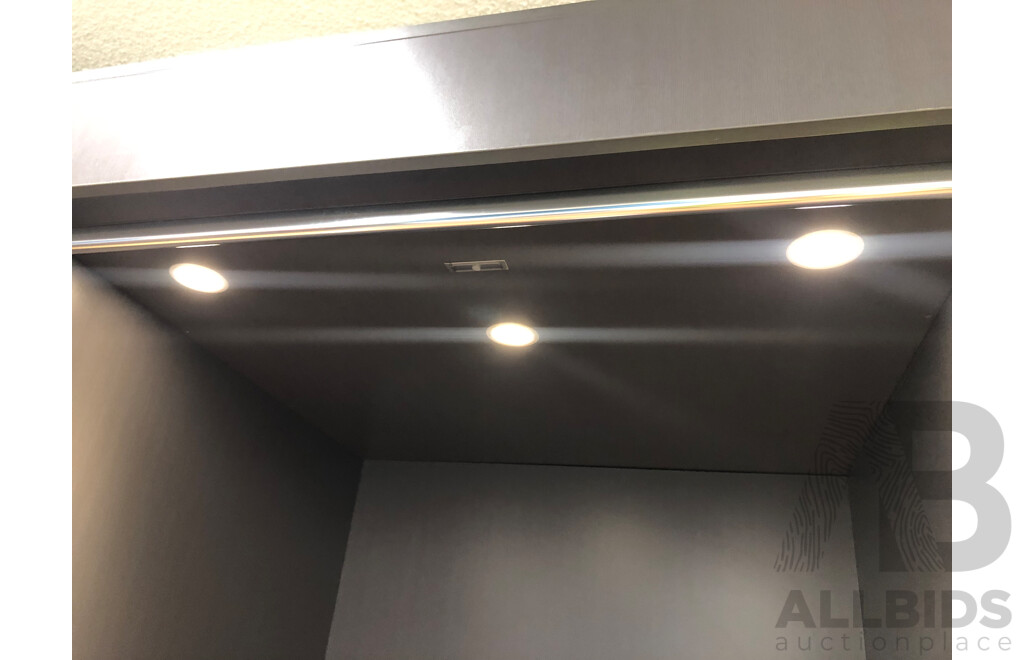 Spray Tan Booth with Extraction Fan