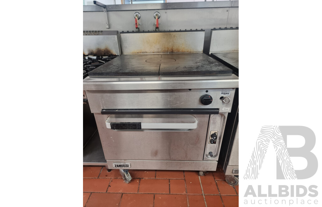 Zanussi Commercial Cook Top with Under Bench Gas Oven Combo