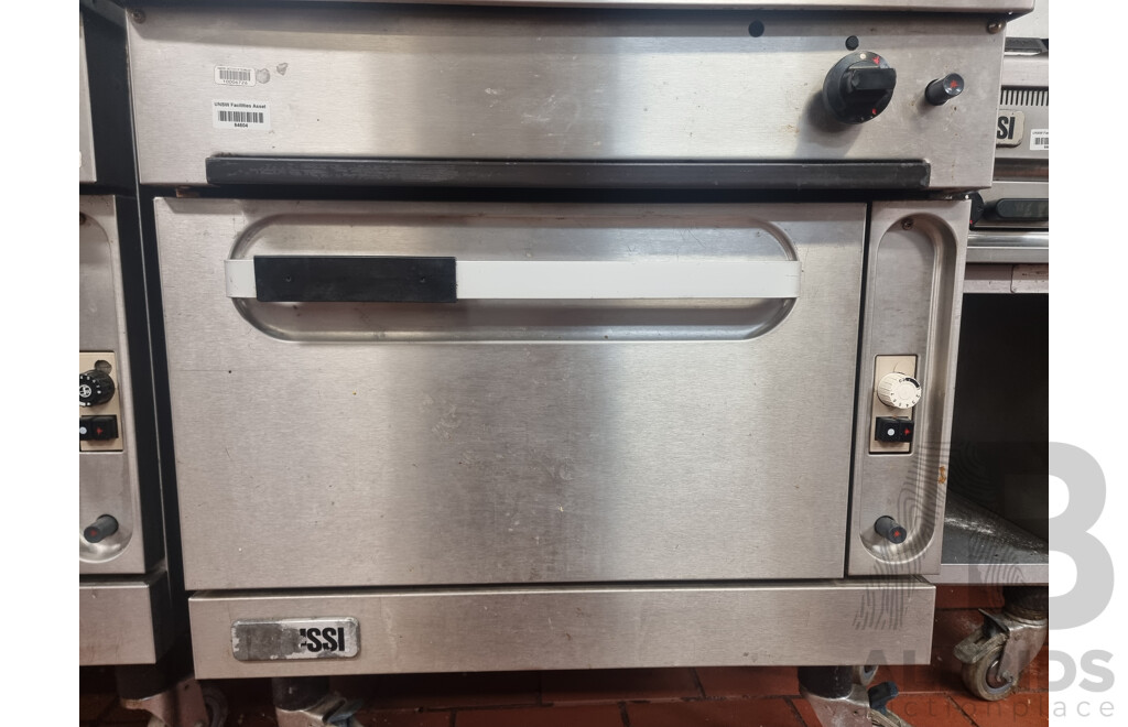 Zanussi Commercial Cook Top with Under Bench Gas Oven Combo