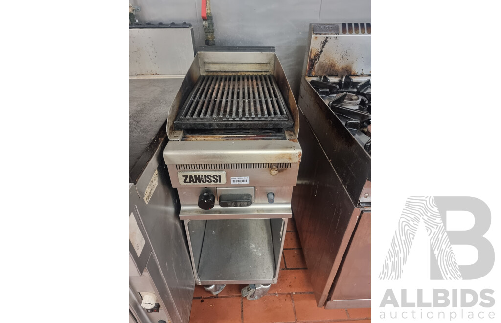 Zanussi Commercial Gas Chargrill with Storage Shelf Underneath