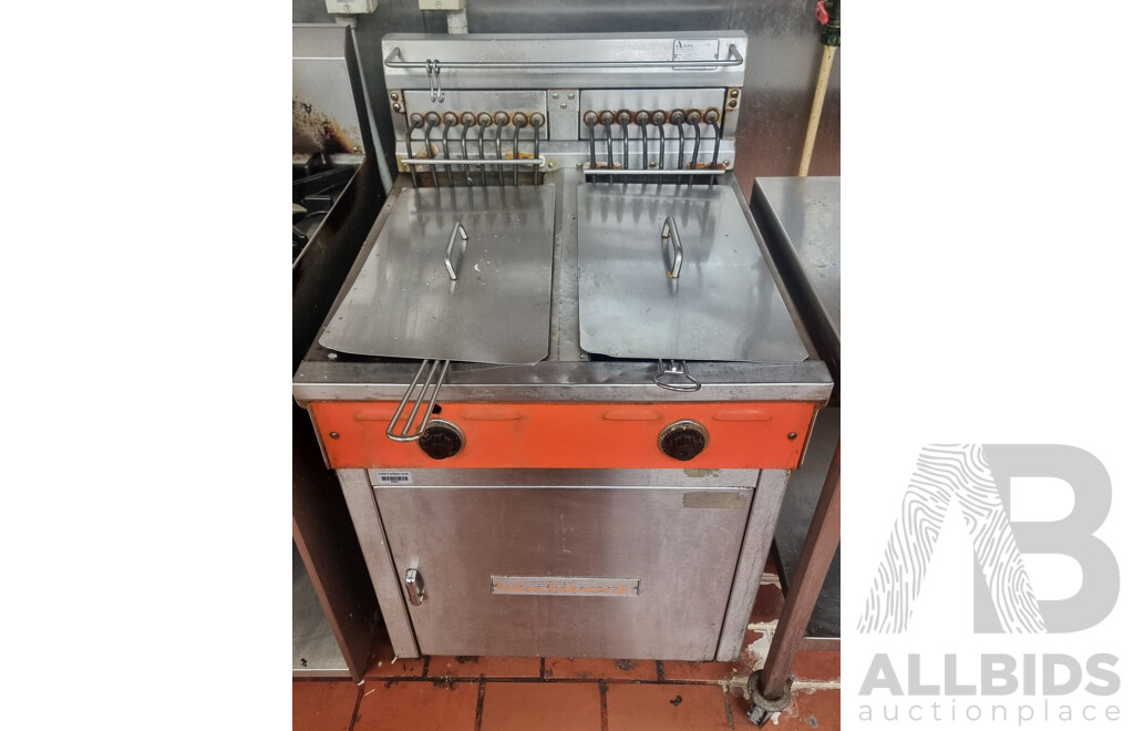 Waldorf by Moffat Double Electric Deep Fryer with Fryer Baskets & Lids to Cover