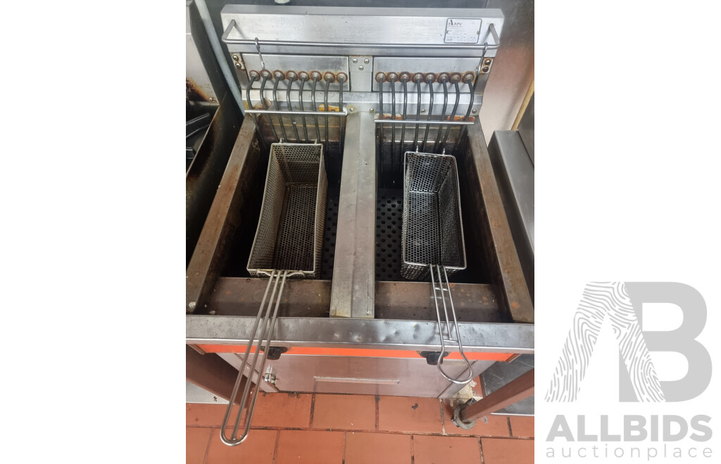 Waldorf by Moffat Double Electric Deep Fryer with Fryer Baskets & Lids to Cover