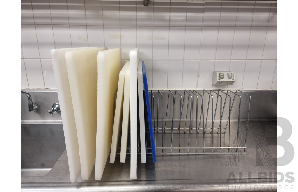 8 Chopping Boards & 1 Chopping Board Stand ETC
