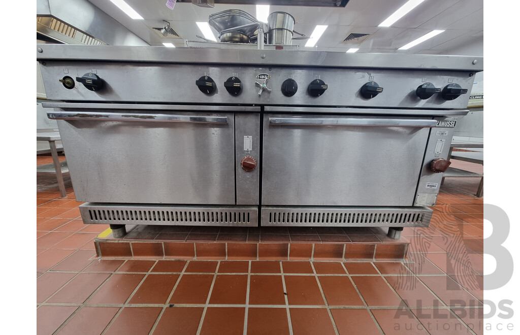 Zanussi Commercial Gas 8 Burner Stove Top with Double Under Bench Gas Ovens