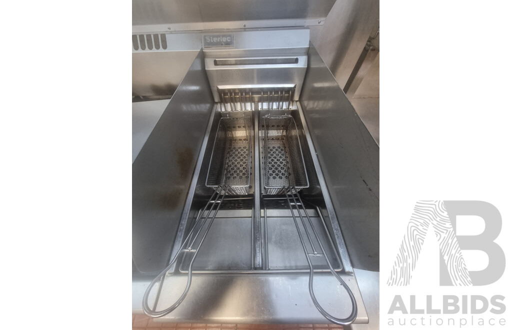 Sterlec by Moffat Commercial Electric Deep Fryer with Cover & Fryer Baskets