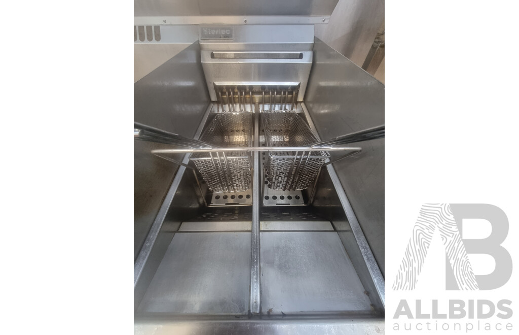 Sterlec by Moffat Commercial Electric Deep Fryer with Cover & Fryer Baskets