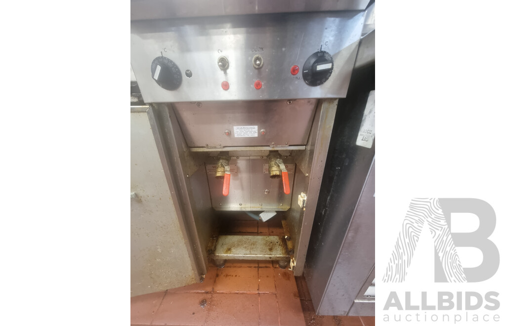 Sterlec by Moffat Commercial Electric Deep Fryer with Cover & Fryer Baskets