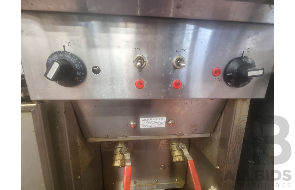 Sterlec by Moffat Commercial Electric Deep Fryer with Cover & Fryer Baskets