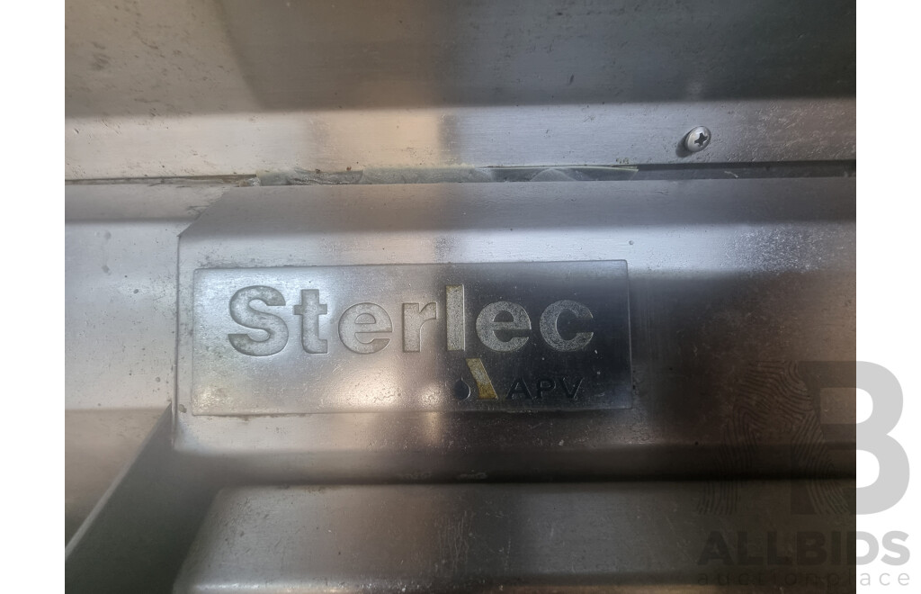 Sterlec by Moffat Commercial Electric Deep Fryer with Cover & Fryer Baskets