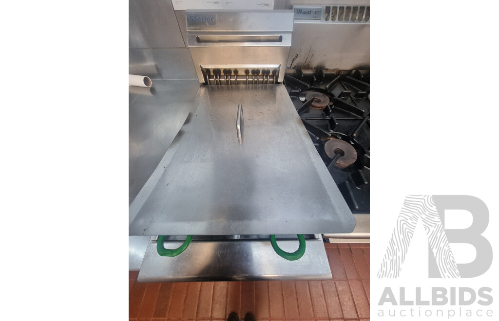 Sterlec by Moffat Commercial Electric Deep Fryer with Cover & Fryer Baskets