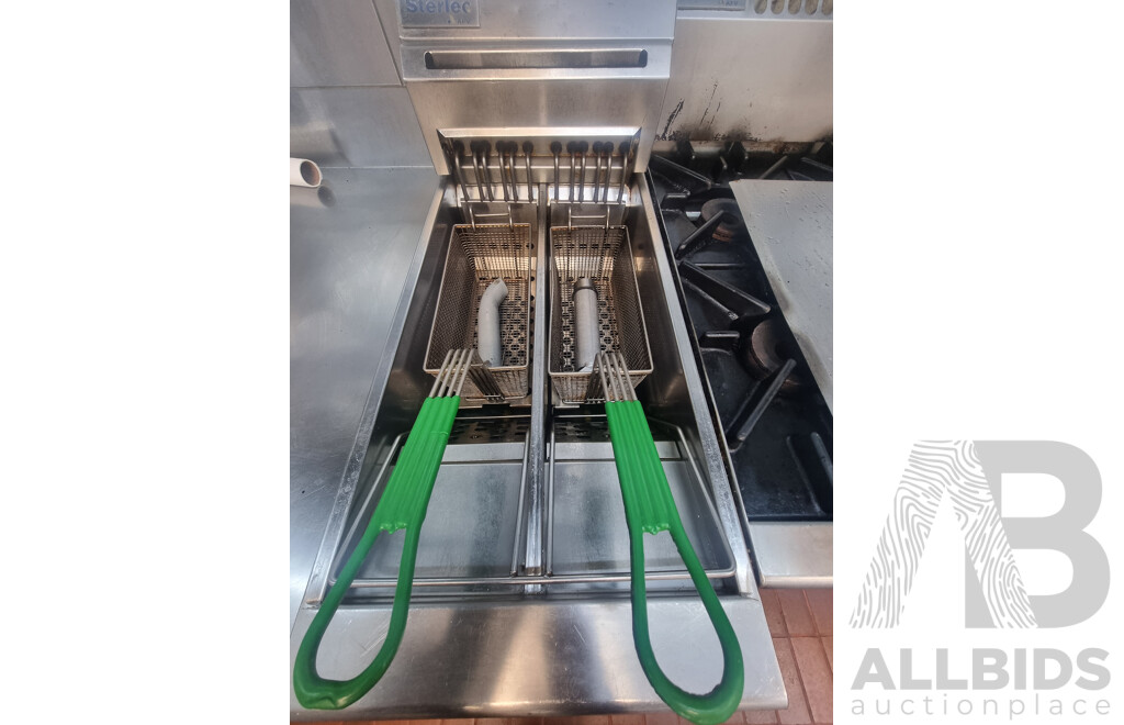 Sterlec by Moffat Commercial Electric Deep Fryer with Cover & Fryer Baskets