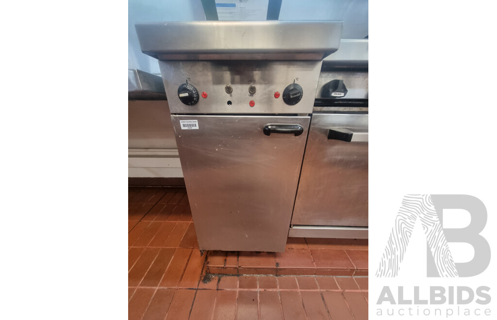 Sterlec by Moffat Commercial Electric Deep Fryer with Cover & Fryer Baskets