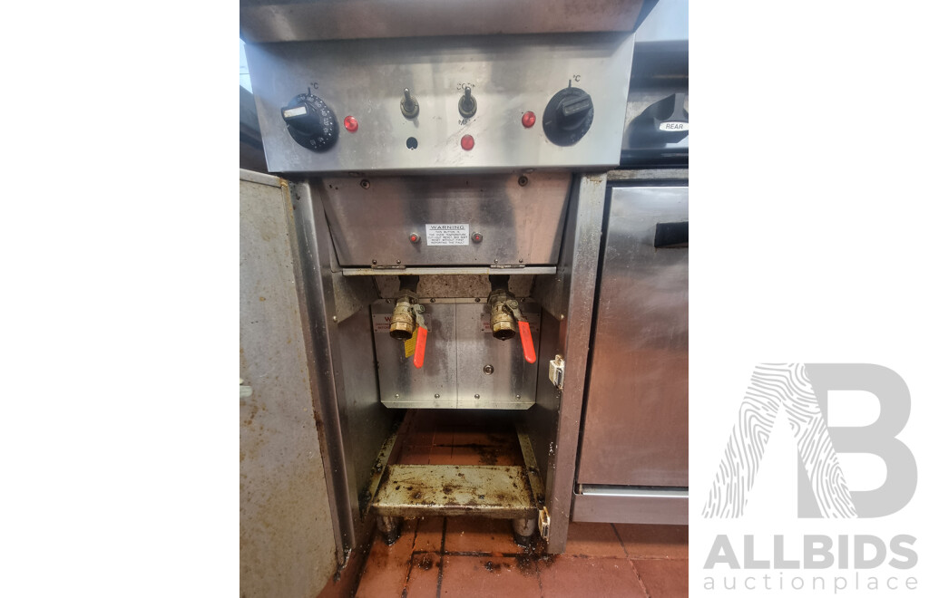 Sterlec by Moffat Commercial Electric Deep Fryer with Cover & Fryer Baskets