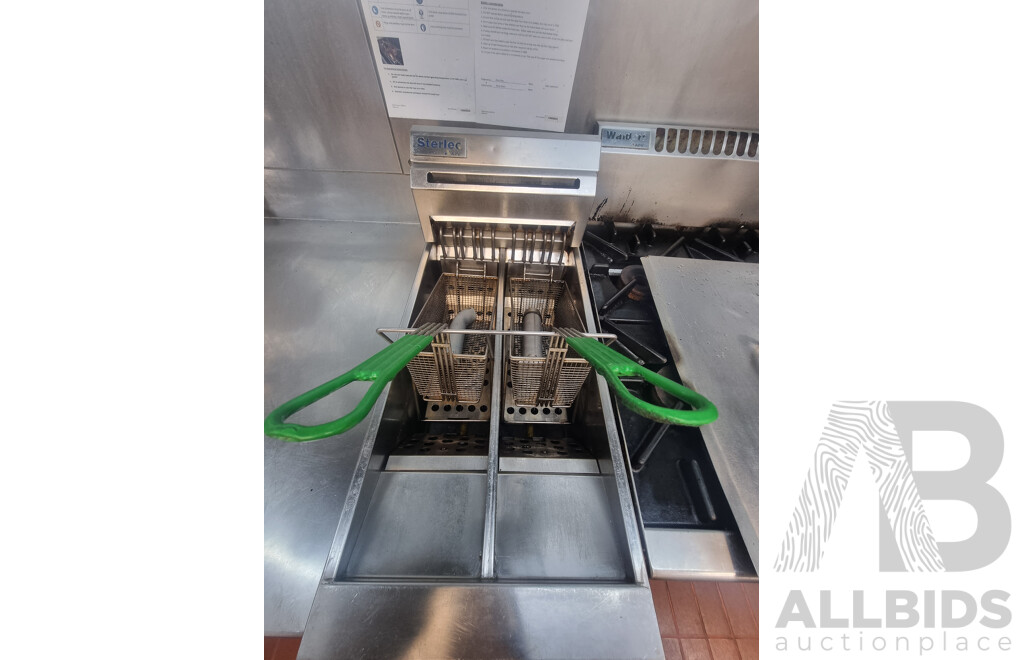 Sterlec by Moffat Commercial Electric Deep Fryer with Cover & Fryer Baskets