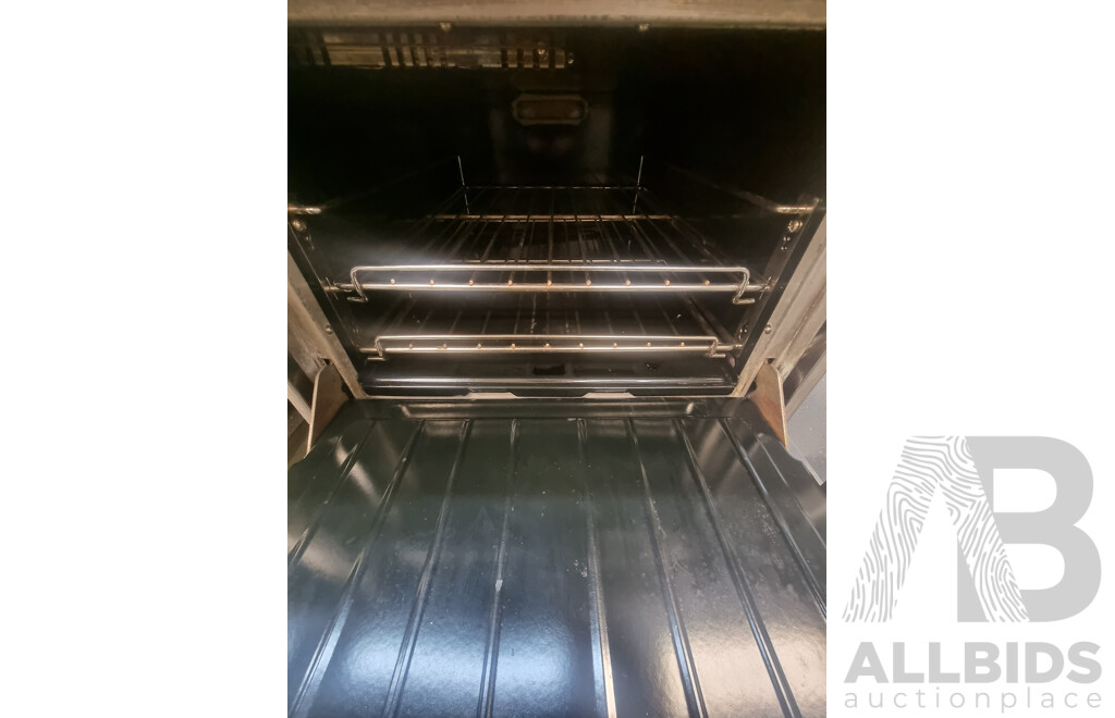 Garland Commercial 4 Burner Gas Hotplate with Gas Under Bench Oven