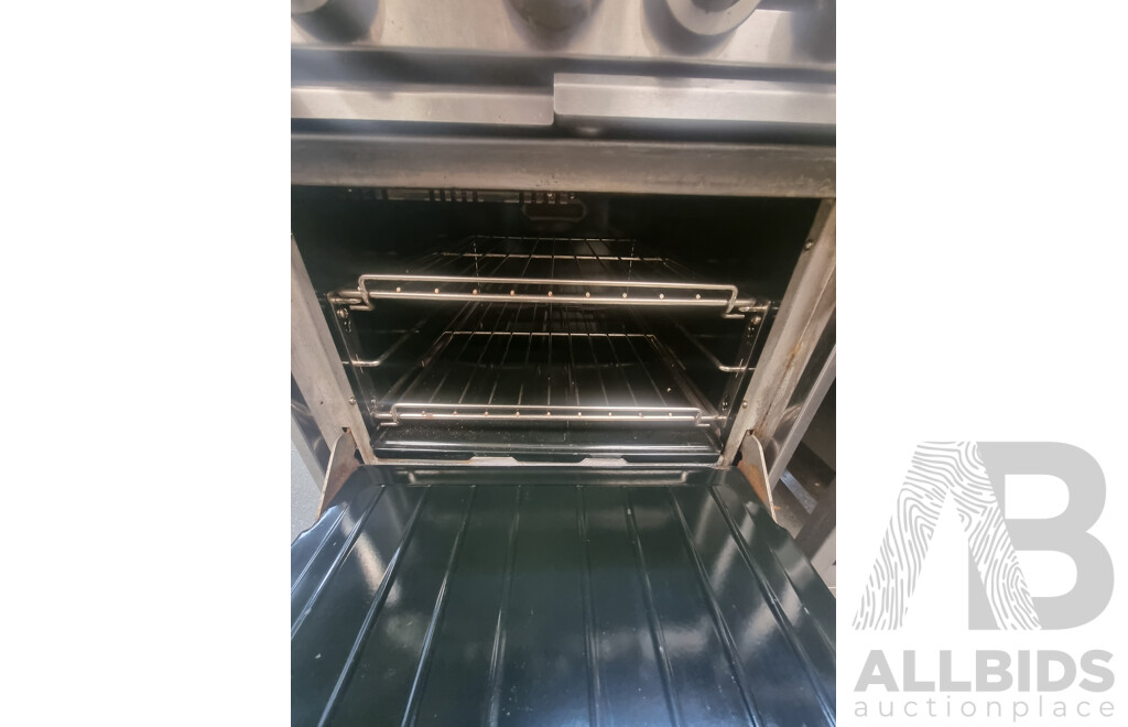 Garland Commercial 4 Burner Gas Hotplate with Gas Under Bench Oven