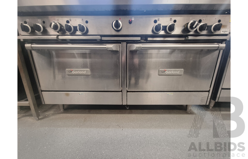 Garland Commercial 8 Burner Gas Hotplate, Flat Grill Plate in Center with Double Gas Under Bench Oven's