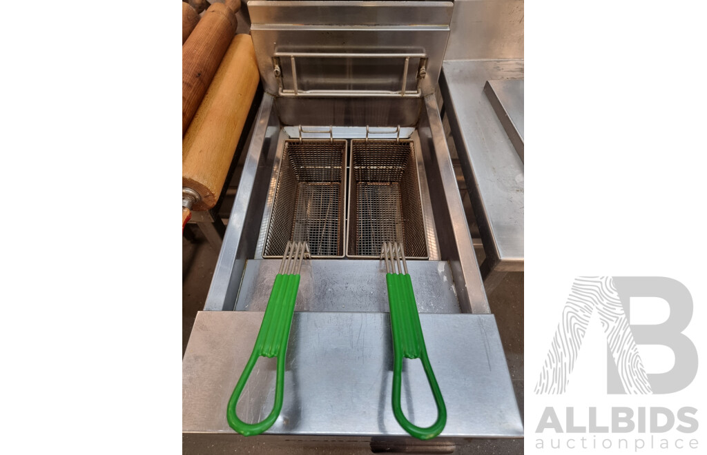 Fry-master Commercial Gas Deep Fryer, Stainless Steel Work Bench & Contents ETC