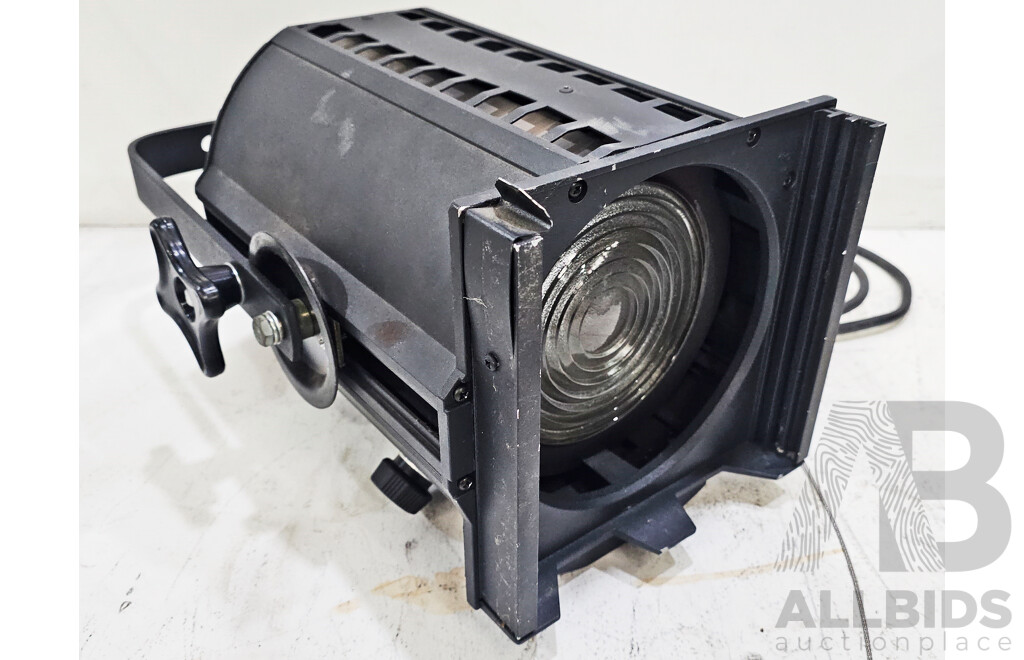 Compact Fresnel Lamp