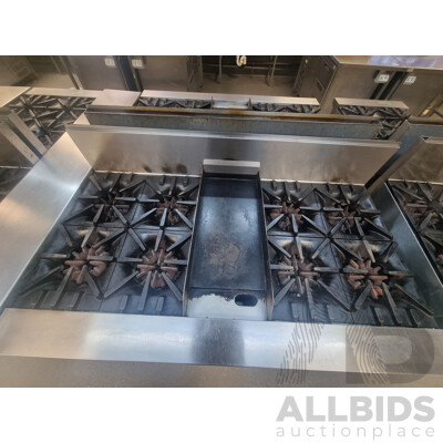 Garland Commercial 8 Burner Gas Hotplate, Flat Grill Plate in Center with Double Gas Under Bench Oven's