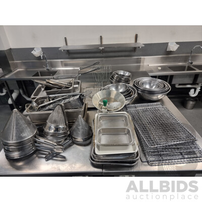 Job Lot of Miscellaneous Sizes Kitchen Items ETC