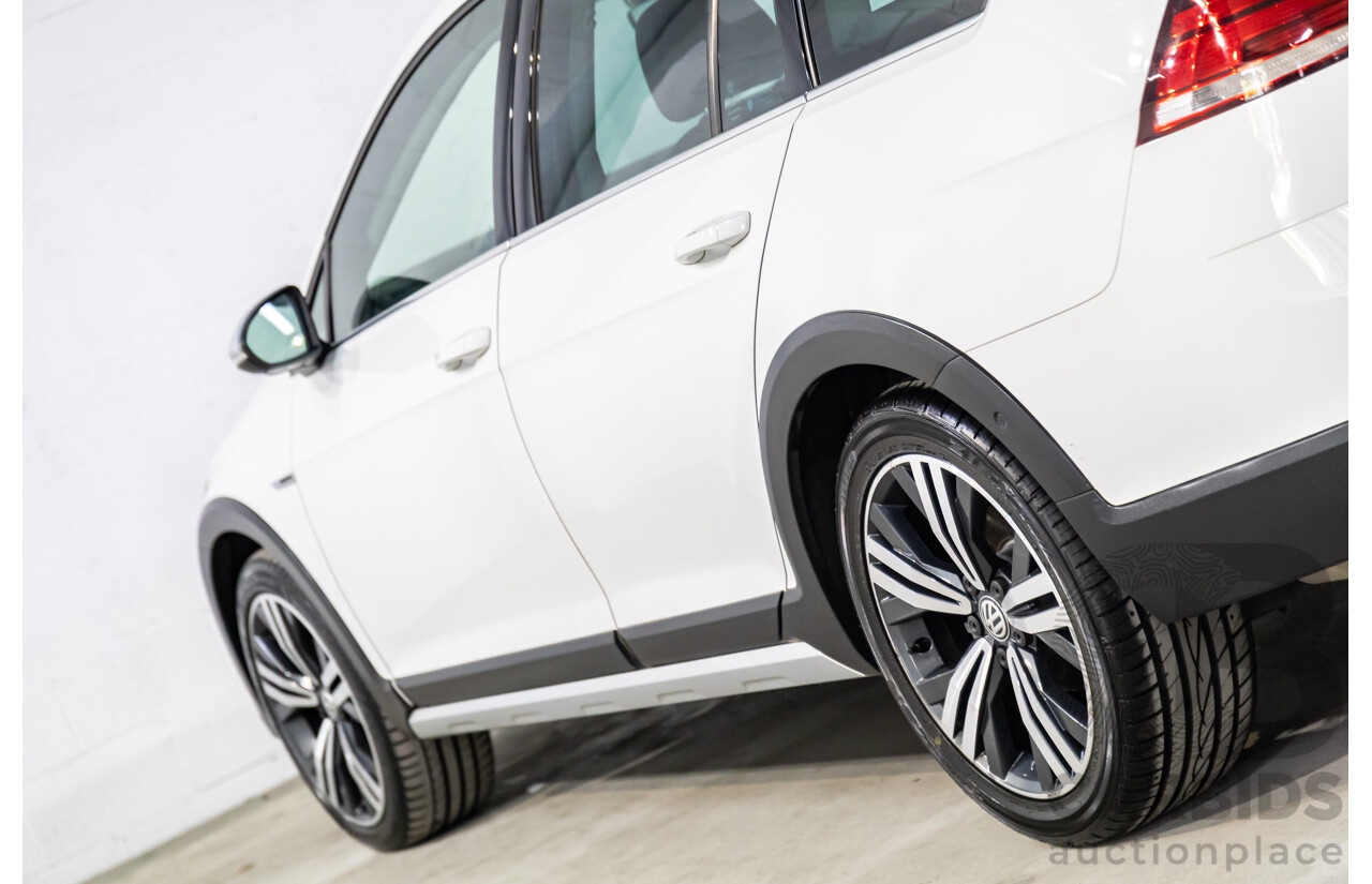 08/2017 Volkswagen Golf Alltrack Premium 132 TSI (AWD) Mk7.5 AU MY18 4d Wagon Pure White Turbo 1.8L