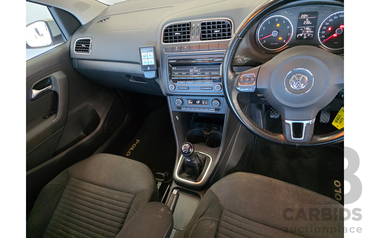 4/2014 Volkswagen Polo 77 TSI Comfortline 6R MY14 5d Hatchback White Turbo 1.2L