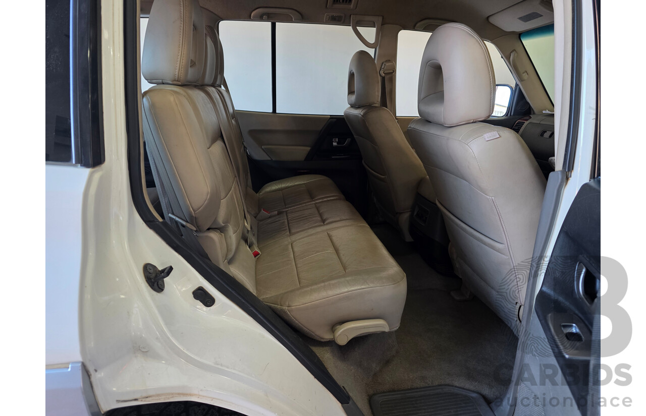 12/2003 Mitsubishi Pajero Exceed LWB (4x4) NP 4d Wagon White 3.8L - 7 Seats Dual Fuel