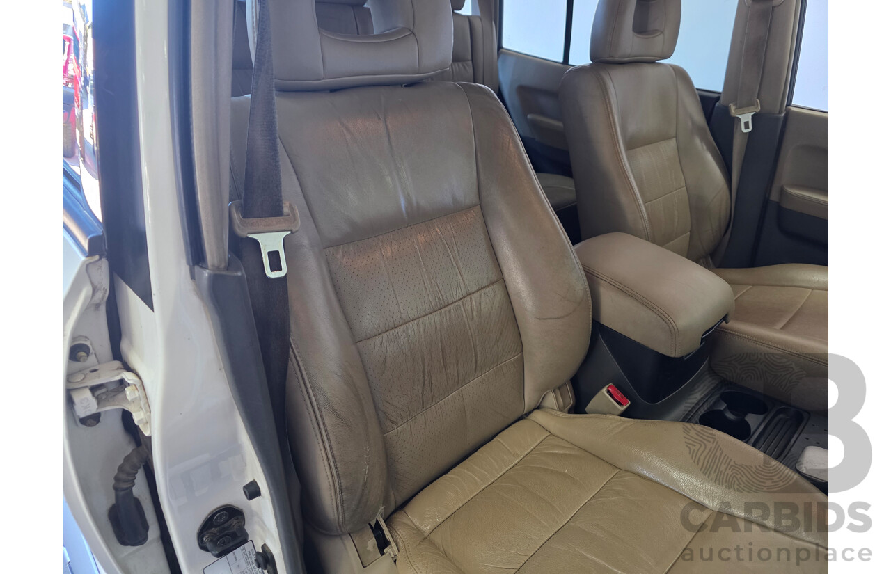 12/2003 Mitsubishi Pajero Exceed LWB (4x4) NP 4d Wagon White 3.8L - 7 Seats Dual Fuel