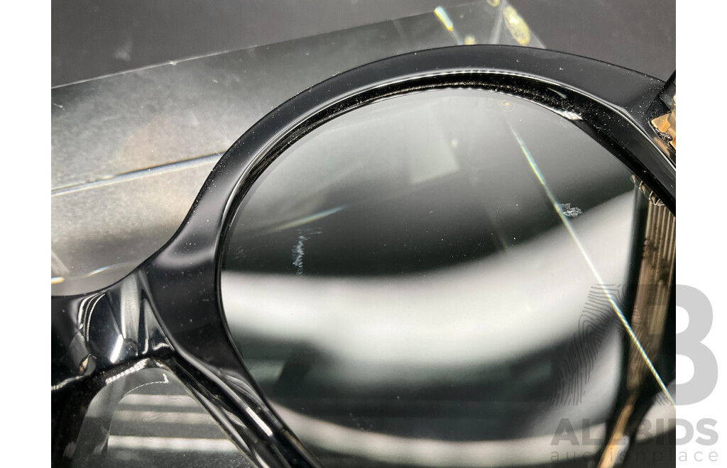 Sunglasses Black Round Branded Gucci
