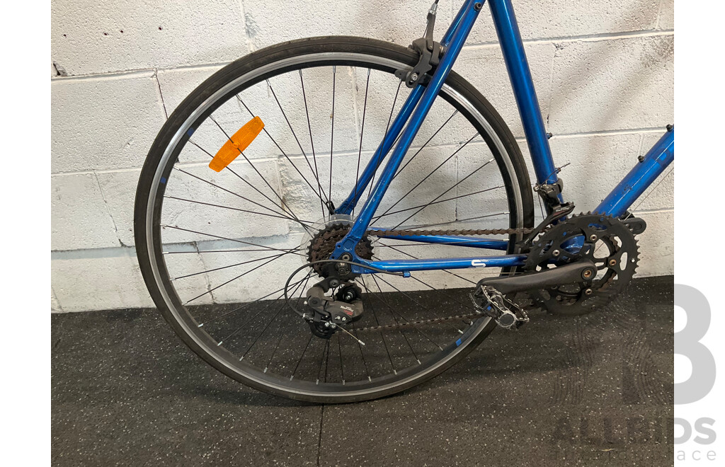 Pedal Persuit Road Bike