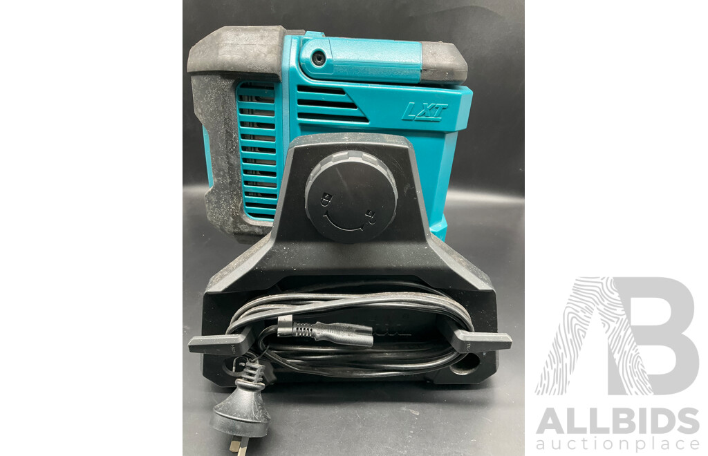 MAKITA 18V LED Work Light (DML811) with Battery