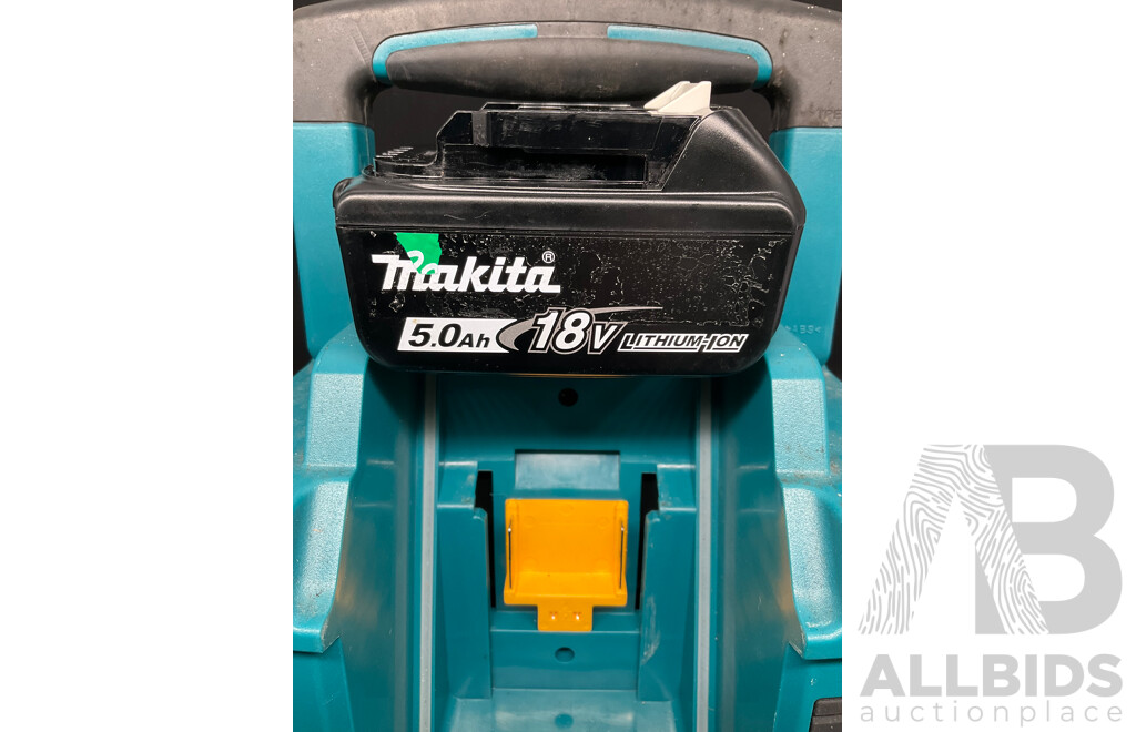 MAKITA 18V LED Work Light (DML811) with Battery