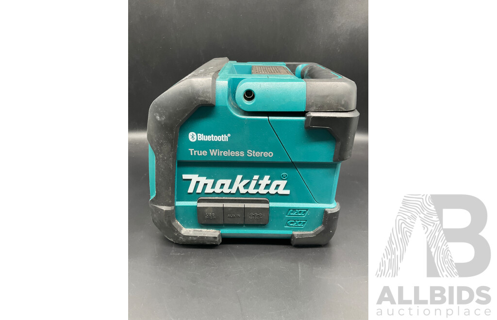 MAKITA 18V/12V Max Portable Bluetooth Speaker (DMR203) - Battery Included