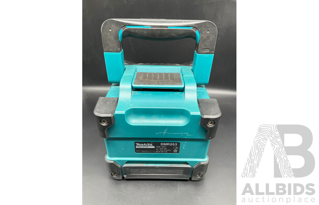 MAKITA 18V/12V Max Portable Bluetooth Speaker (DMR203) - Battery Included