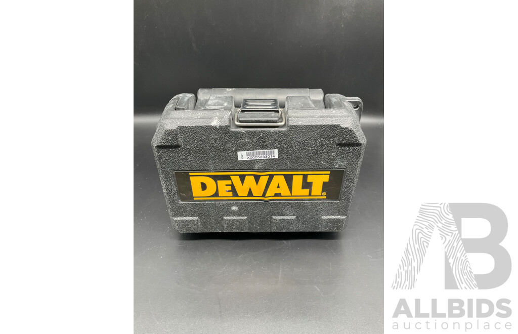 DeWALT Green Cross Line Laser Level (DW08802CG-XJ)