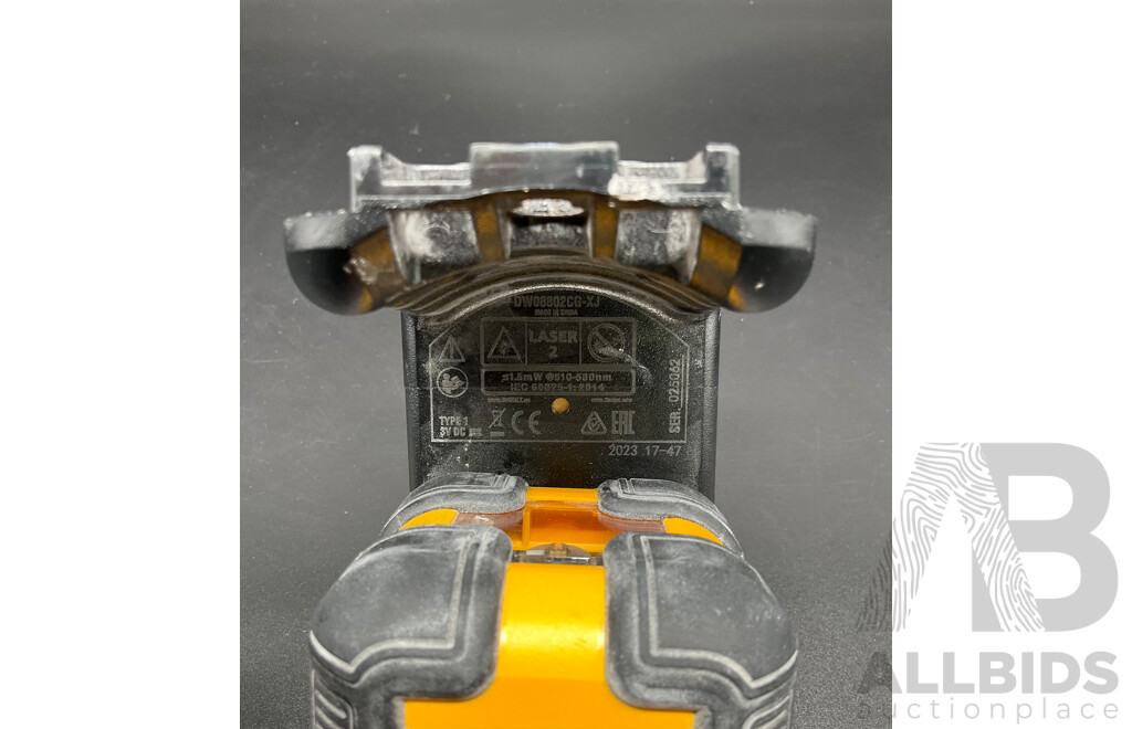 DeWALT Green Cross Line Laser Level (DW08802CG-XJ)